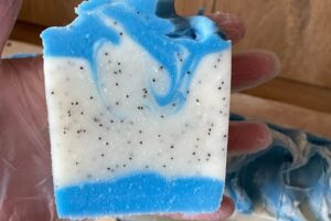 MYDŁO PILINGUJĄCE Z MAKIEM